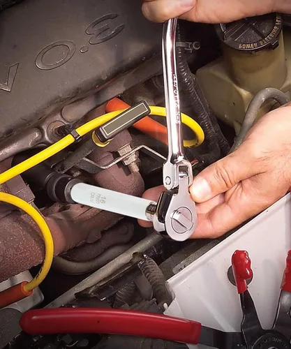 Vista 6 de RACOONA Enchufe de bujía de 0.551 in/0.630 in, enchufe magnético de pared delgada, accesorios de automóvil, herramienta de extracción de 12 puntos