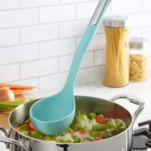 Vista 2 de KitchenAid KL006OHAQA Cucharón de silicona, 13 pulgadas, Aqua Sky