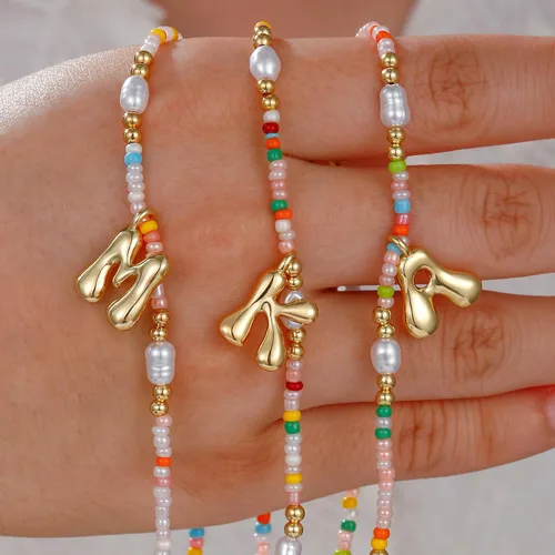 Vista 7 de Ritach - Regalos de Navidad para nietas, adolescentes y niñas, collar con inicial de perlas de colores claros, collar con dije de burbuja dorada