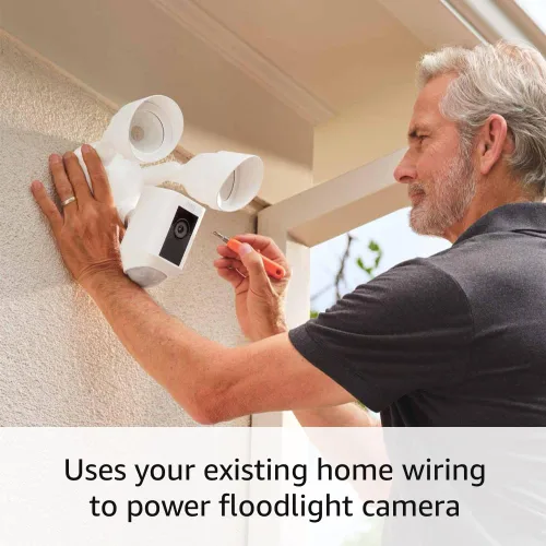 Vista 8 de Cámara con reflector cableada Ring Plus: seguridad en exteriores para tu casa o negocio con video HD de 1080p activado por movimiento y reflectores