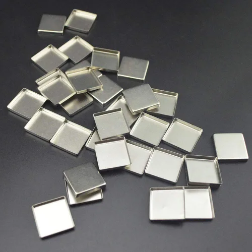 Vista 3 de 30 Pieces Empty Square Metal Tin Palette Pans Empty Square Metal Pans Cosmetic Eyeshadow Pans for Eyeshadow Palette Magnetic Makeup Palette, 26mm