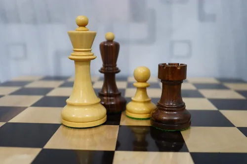 Vista 3 de Juego de ajedrez de lujo - Ajedrez Dubrovnik de madera con tablero de ajedrez de palisandro dorado de 19 pulgadas Tablero de notación algebraica