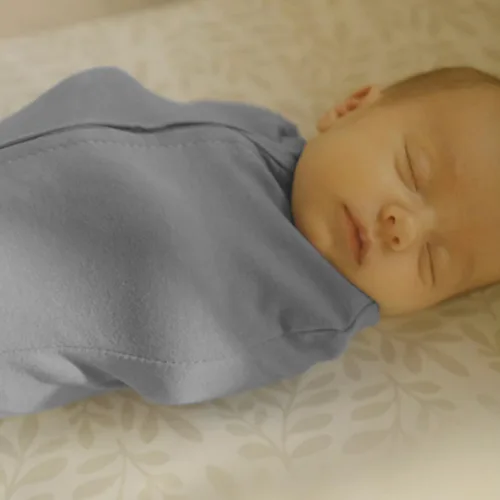 Vista 10 de SwaddleMe by Ingenuity Cápsula de Envolvimiento con Compresión para Bebé, Cremallera Bidireccional para Cambios de Pañal Fáciles, Mejora el Sueño
