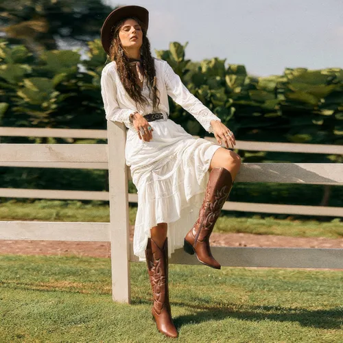 Vista 4 de TINSTREE Botas vaqueras bordadas para mujer, botas vaqueras occidentales, botas altas hasta la rodilla