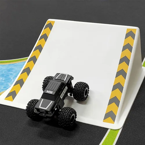 Vista 4 de LDARC 1:58 Escala Mini RC Car RTR 2.4GHz Escritorio Monster Truck Hobby Grade Modelo de Vehículo de Control Remoto Viene con 2 carcasas reemplazables
