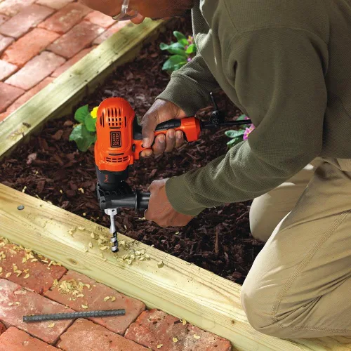 Vista 2 de BLACK+DECKER Taladro eléctrico, 1/2 pulgada, 7.0 amperios con kit para colgar cuadros MarkIT (DR560 y BDMKIT101C)