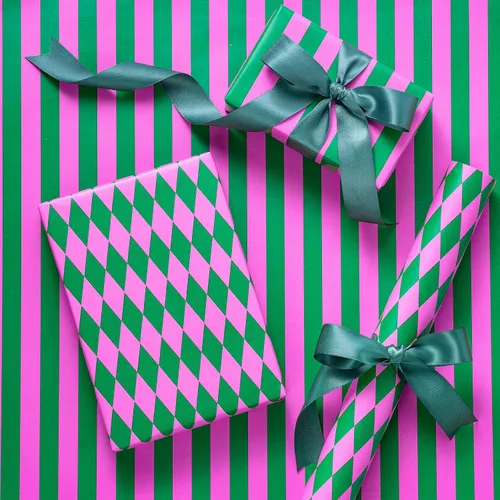 Vista 18 de RUSPEPA Rollo de papel de regalo reversible, mini rollo, rayas blancas y negras y patrón de diamantes para regalo de cumpleaños, bodas