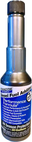 Vista 2 de Rendimiento fórmula uno inyección 8oz., funda de 24 botellas, lleva 30 galones de combustible diesel por botella.