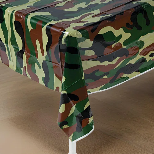 Vista 3 de Fun Express Mantel desechable de plástico camuflado de camuflaje – 54 x 108 pulgadas – Suministros para fiesta de cumpleaños del ejército