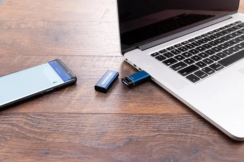 Vista 5 de SecureData SecureUSB BT 8GB Hardware Encriptado USB 3.0 Flash Drive FIPS 140-2 Nivel 3 Desbloqueo a través de la aplicación de teléfono compatible