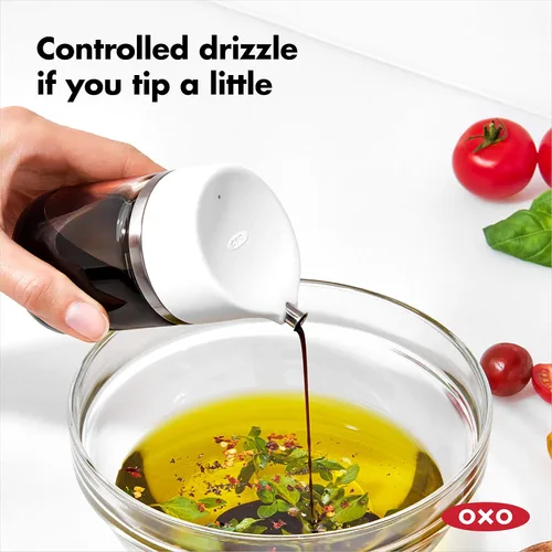 Vista 3 de OXO Good Grips - Dispensador de salsa de soja de vidrio de precisión de 5 onzas, transparente
