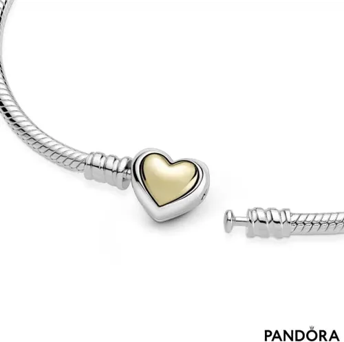 Vista 4 de PANDORA Pulsera de cadena de serpiente con cierre de corazón dorado, talla 16, Sin gemas.
