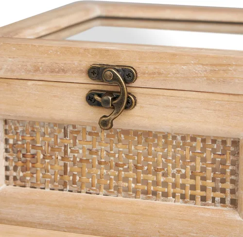 Vista 2 de Deco 79 Caja decorativa de madera con parte superior de vidrio, cajas de recuerdo decorativas con paneles laterales de ratán y cierres de gancho