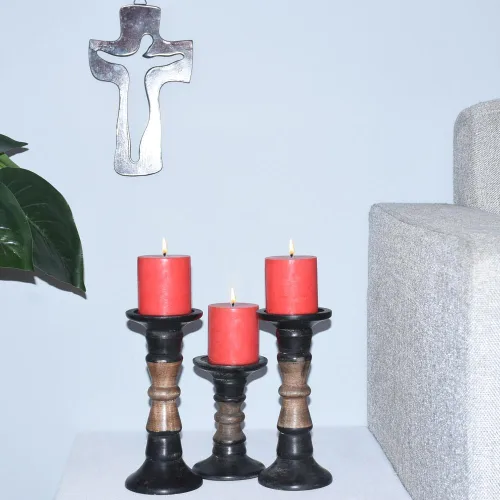 Vista 19 de Juego de tres portavelas de pilar de 6 pulgadas, 12 pulgadas y 6 pulgadas de madera de mango hecho a mano