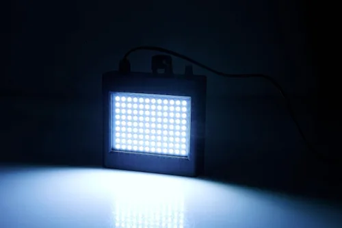 Vista 4 de Mini luz estroboscópica, sUperbrillante RGB/color blanco, luz estroboscópica con 108 mini LED, auto-activada por sonido o modo de flash de control