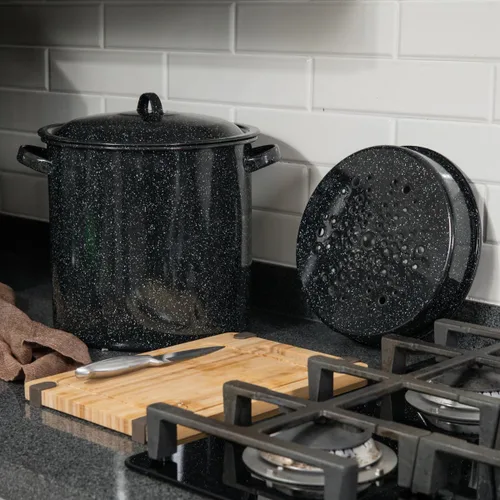 Vista 2 de Granite Ware Vaporizador de 15.5 cuartos de galón, con tapa e inserto. Acero esmaltado perfecto para mariscos, sopas o salsas.