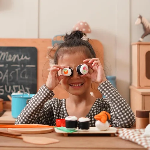 Vista 5 de Haba Biofino juguete suave de sushi, 10 piezas, con charola y palillos