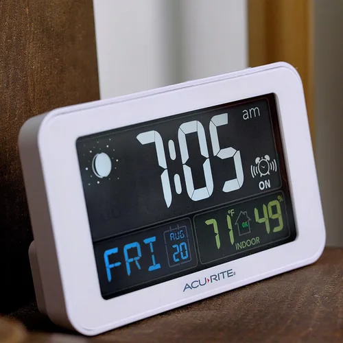 Vista 4 de AcuRite Intelli-Time Digital Alarm Clock for Bedroom with USB Charger, Indoor Temperature and Humidity for Heavy Sleepers (13040CA)