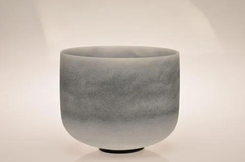 Vista 8 de TOPFUND Moldavite Fusion F Note - Cuenco de cristal con diseño de corazón y chakra, de 10 pulgadas, con funda de transporte resistente y mazo