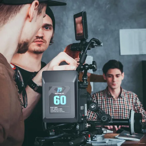 Vista 6 de FirstPower Batería de montaje en V/V-Lock, 60 Wh(4200 mAh, 14.4 V) con D-TAP, USB-A, puerto USB-C, cargador rápido PD de 45 W, para cámara