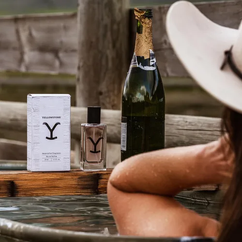 Vista 4 de Perfume Original de Mujeres Yellowstone por Tru Western, 1.7 fl oz (50 ml) – Hecho a Mano, Icónico, Atemporal