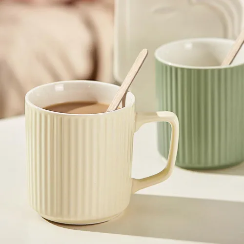 Vista 4 de KTOJOY Agitadores de café de madera de 5.5 pulgadas, 1000 palitos desechables para café y cócteles, mezclador de bebidas de madera con extremos