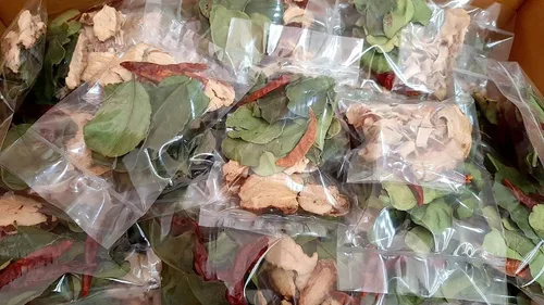 Vista 5 de Paquete de 10 x 0.71 oz de pasta Tom Yum Mezcla de especias de chile seco, hojas de lima kaffir secas, hierba de limón seca, galanga seca