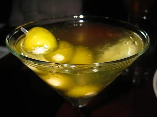 Vista 3 de Tassos - Aceitunas griegas colosales rellenas de queso azul, sin gluten, 34.24 onzas (paquete de 2, total de 68.48)