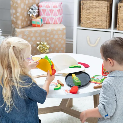 Vista 5 de Melissa & Doug Fill & Fold - Juego de tacos y tortillas, 43 piezas, comida mexicana de madera en rodajas, sartén y más - Certificado FSC