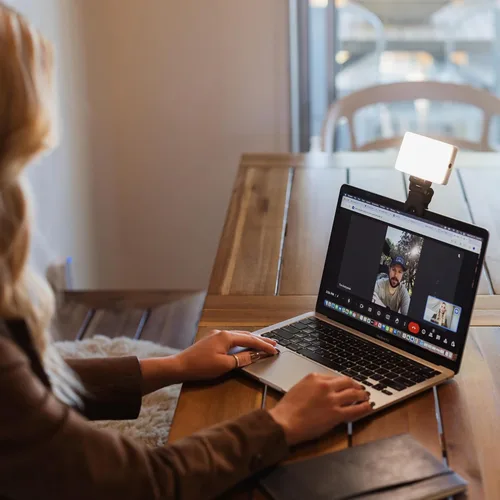 Vista 2 de Lume Cube Kit de iluminación para videoconferencia Transmisión en vivo, videoconferencia, trabajo remoto Accesorio de iluminación para laptop