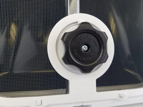 Vista 5 de Ventilación RV de techo con masilla y tornillos y ventilador de 12 voltios