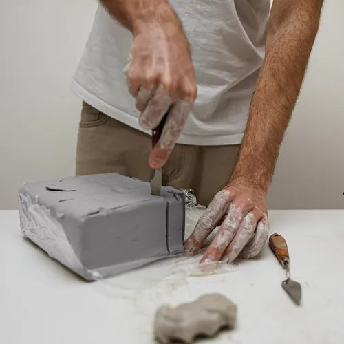 Vista 3 de ReArt Arcilla de modelado natural de secado al aire – 10 libras con 40 piezas de herramientas de escultura de cerámica, arcilla multiusos (gris)