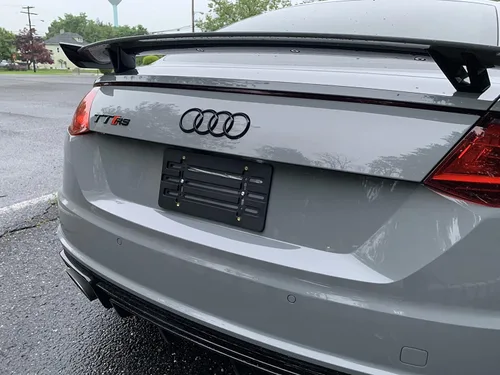Vista 3 de Soporte de placa de parachoques trasero para Audi TT RS 2014-2024, juego de soportes de placa con 6 tornillos únicos y kit de llave, kit de montaje