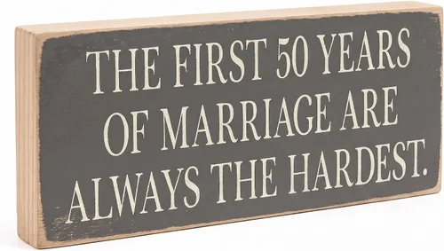 "Los primeros 50 años de matrimonio son los más difíciles" – Hecho de pino nudoso sólido y madera envejecida – Decoración de pared con plantilla