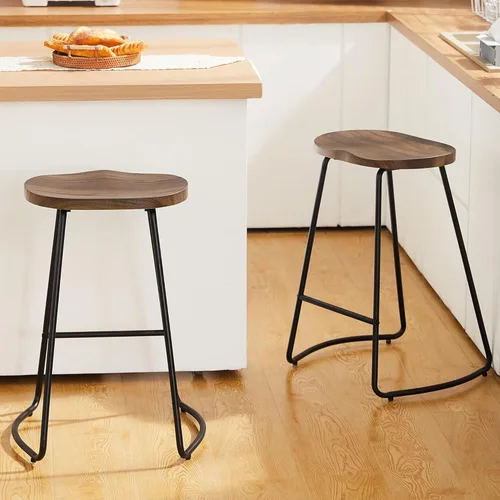 Vista 98 de HeuGah Juego de 4 taburetes de bar con asiento de silla de montar con patas de metal, taburetes rústicos de altura de mostrador sin respaldo