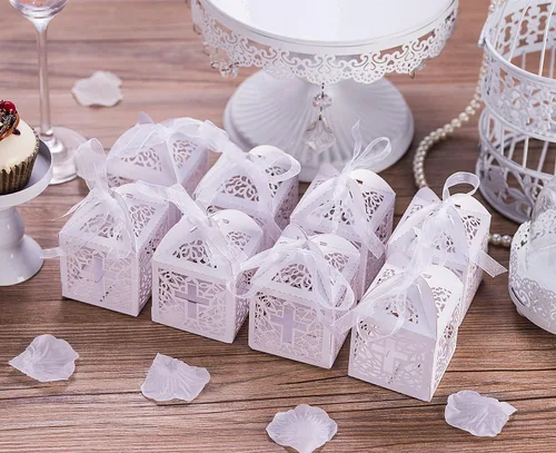 Vista 5 de Juego de 50 cajas de regalo con corte láser para bodas y fiestas con lazo Blanco