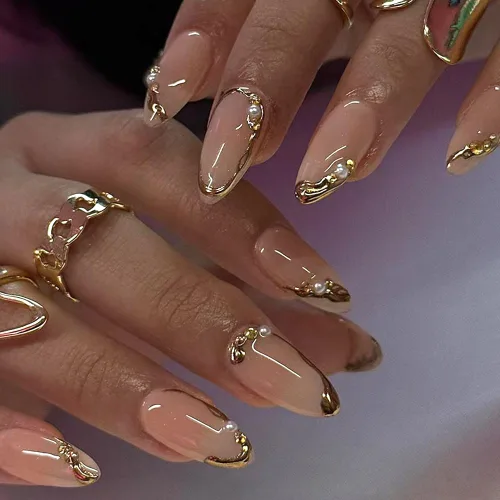 Vista 37 de Uñas postizas a presión de almendra, uñas postizas medianas con diseños de estampado francés de lámina dorada 3D, pegamento dorado Starlight en uñas