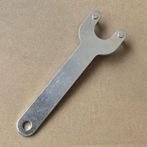 Vista 6 de Utoolmart Llave de amoladora angular, tuerca de bloqueo de hierro de 2 puntas, llave de acabado de zinc para Dewalt Milwaukee Makita Black & Decker