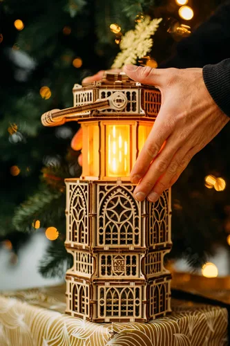 Vista 8 de Wood Trick Linterna Antigua Luminosa LED Rompecabezas de Madera 3D para Adultos para Construir - Iluminación de 2 Modos - Proyecto de Ingeniería DIY