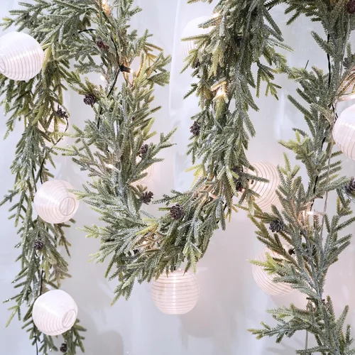 Vista 6 de Winlyn Paquete de 2 guirnaldas de pino artificial esmerilado de Navidad con conos de pino, guirnalda de invierno de 6 pies de largo para Navidad
