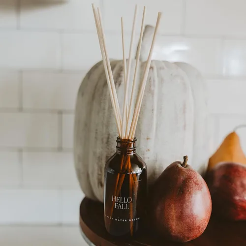 Vista 6 de Sweet Water Decor Hello Fall - Juego de difusor de varillas – Difusor perfumado de otoño de sidra caliente, canela, clavo, manzana y nuez moscada