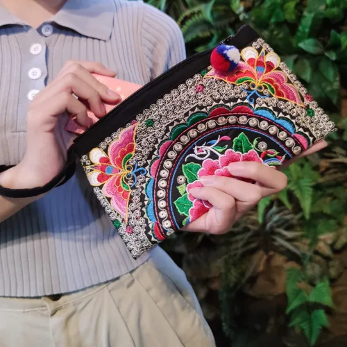 Vista 25 de Sabai Jai - Bolso de pulsera para teléfono inteligente - Carteras de embrague bordadas a mano Boho