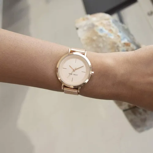 Vista 4 de Nine West Reloj de pulsera de malla para mujer