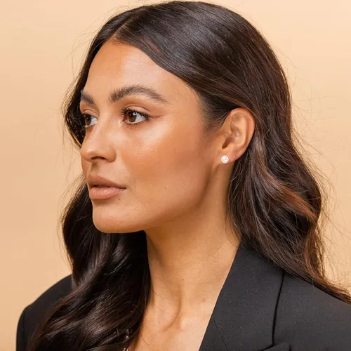 Vista 3 de PAVOI - Aretes de perlas con chapado en oro de 14 quilates, plata de ley