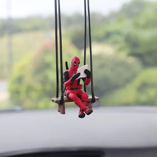 Vista 2 de Accesorios divertidos de espejo de coche de anime colgantes, colgante de lectura de Deadpol, adornos para espejo retrovisor automático, decoración