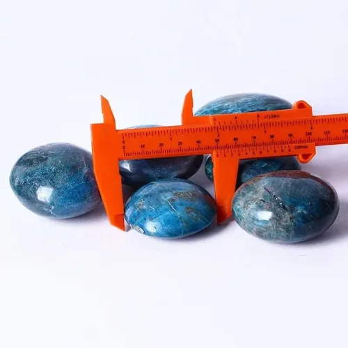 Vista 2 de Venta al por mayor Natural Blue Apatite Palm Stone Crystal Quartz Healing Crystal Reiki Gemstone 110G-140G 10PC