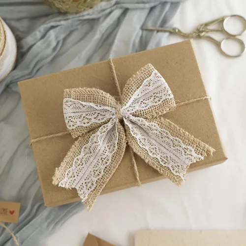 Vista 4 de AIMUDI Lazos de encaje de arpillera natural de 4 pulgadas, lazos rústicos de arpillera para decoración de árbol de Navidad, lazos de boda de encaje