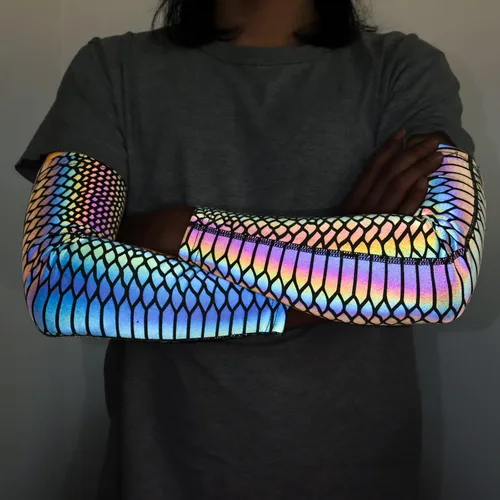 Vista 3 de Akkad Kuti Mangas reflectantes de arco iris para hombre, mangas de compresión holográficas brillantes nocturnas casuales, Arco iris