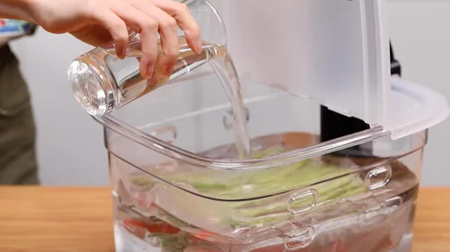 Vista 6 de EVERIE Versátil recipiente Sous Vide de 12 cuartos con estante integrado y tapa plegable con bisagras compatible con todas las cocinas Sous Vide