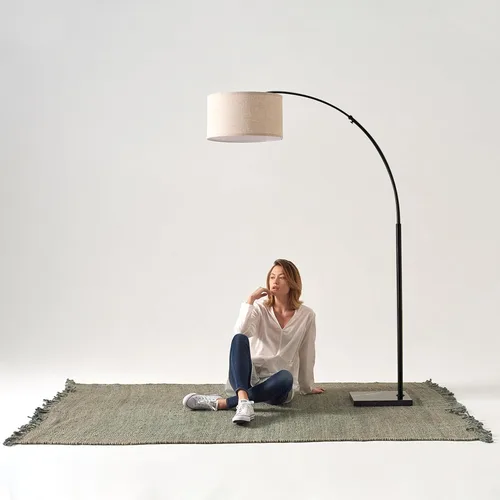 Vista 9 de Brightech Logan Lámpara de Pie de Arco, Lámpara de Pie Brillante para Salas de Estar, Oficinas y Dormitorios, Decoración Moderna de Sala de Estar